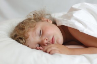 dormire aiuta a sviluppare il neonato
